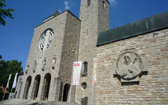 Blick auf die Abteikirche Münsterschwarzach.