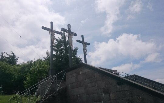 Blick auf die Kreuzigungsstatio auf dem Kreuzberg.