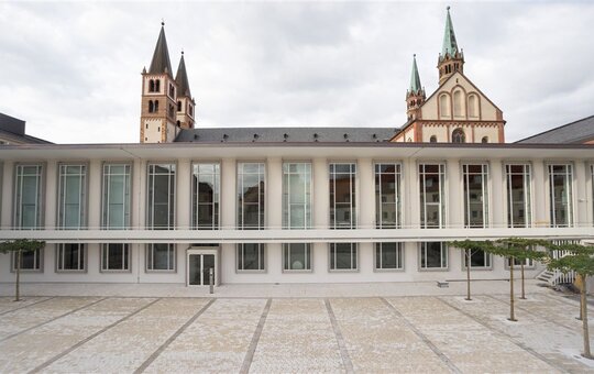 Außenansicht des Würzburger Burkardushauses 