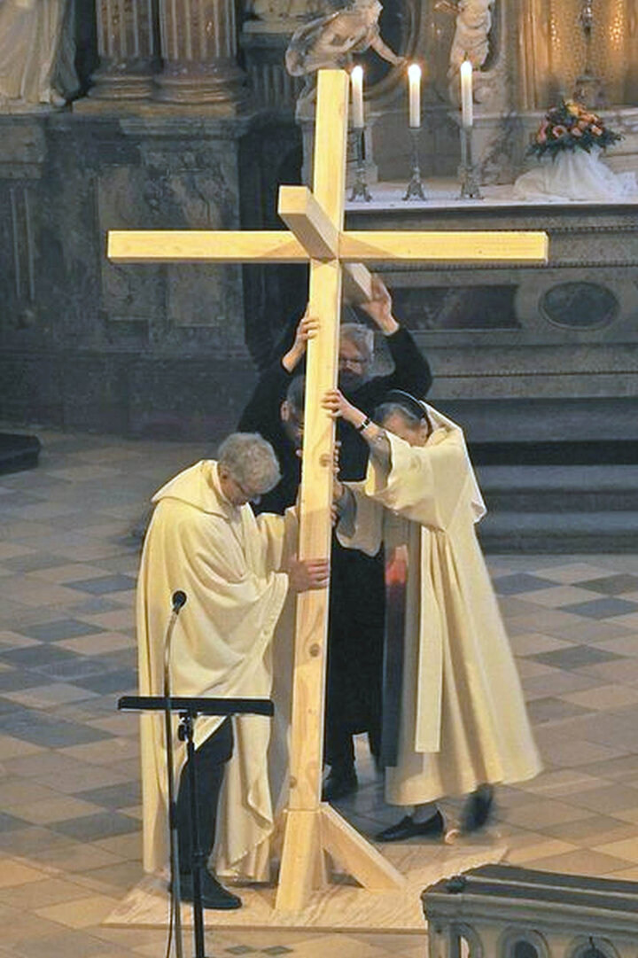 Katholische Ordensleute und Mitglieder evangelischer Kommunitäten gedenken gemeinsam 500 Jahre Reformation. 