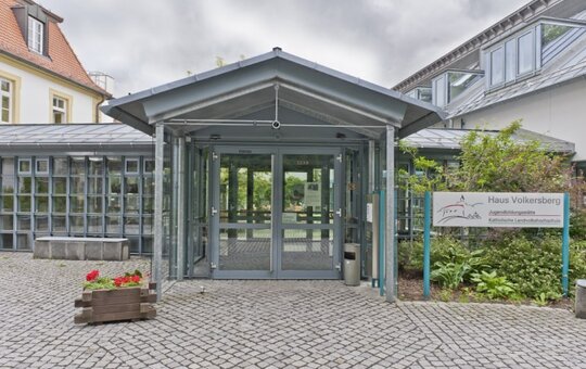 Eingangsbereich der Jugendbildungsstätte Volkersberg