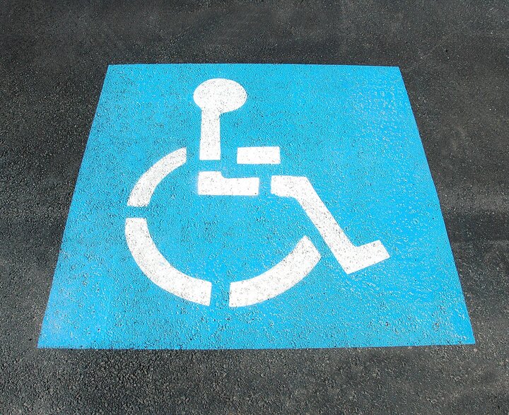 Zeichen für einen Behindertenparkplatz